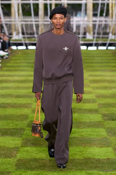 Look 25